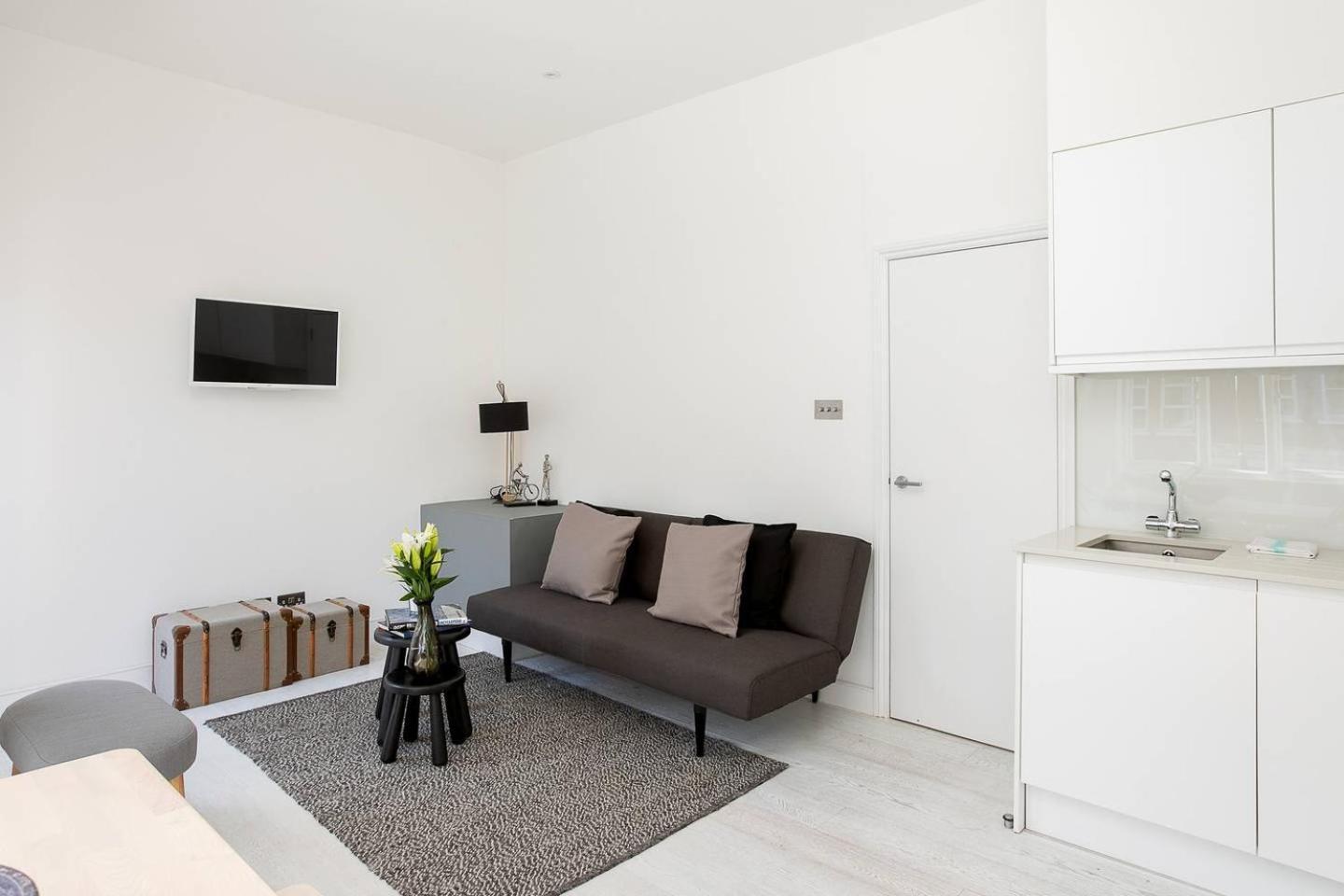 Guestready - West Kensington Home W/Balcony Лондон Экстерьер фото