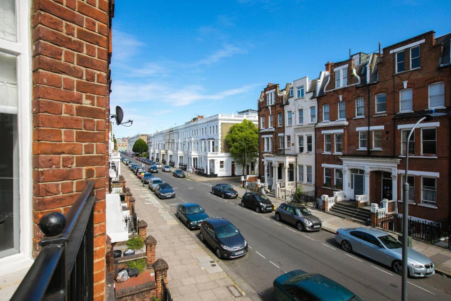 Guestready - West Kensington Home W/Balcony Лондон Экстерьер фото