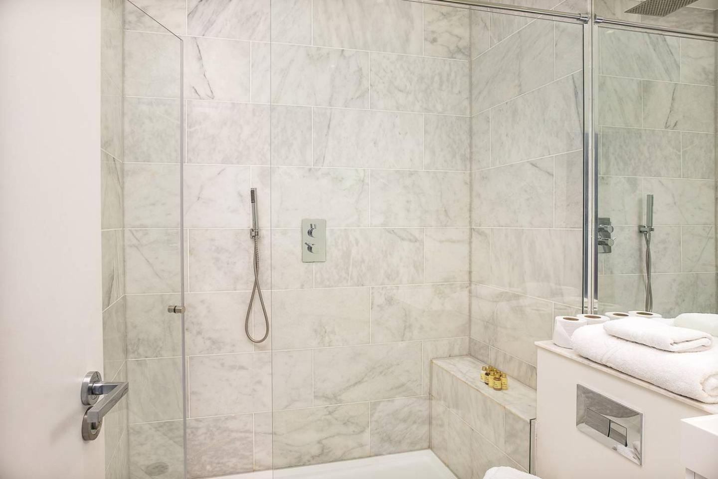 Guestready - West Kensington Home W/Balcony Лондон Экстерьер фото